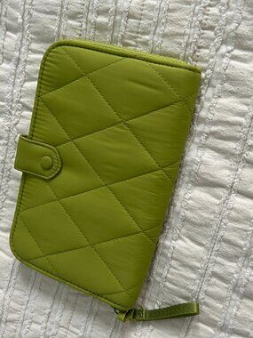 Vera Bradley Featherweight Tab Wallet - Spinach Green